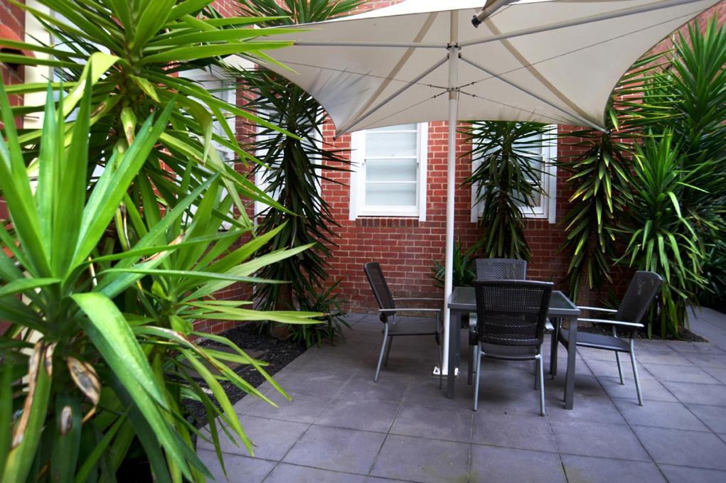 Quest East Melbourne Aparthotel Екстериор снимка