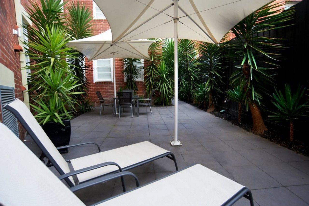 Quest East Melbourne Aparthotel Екстериор снимка