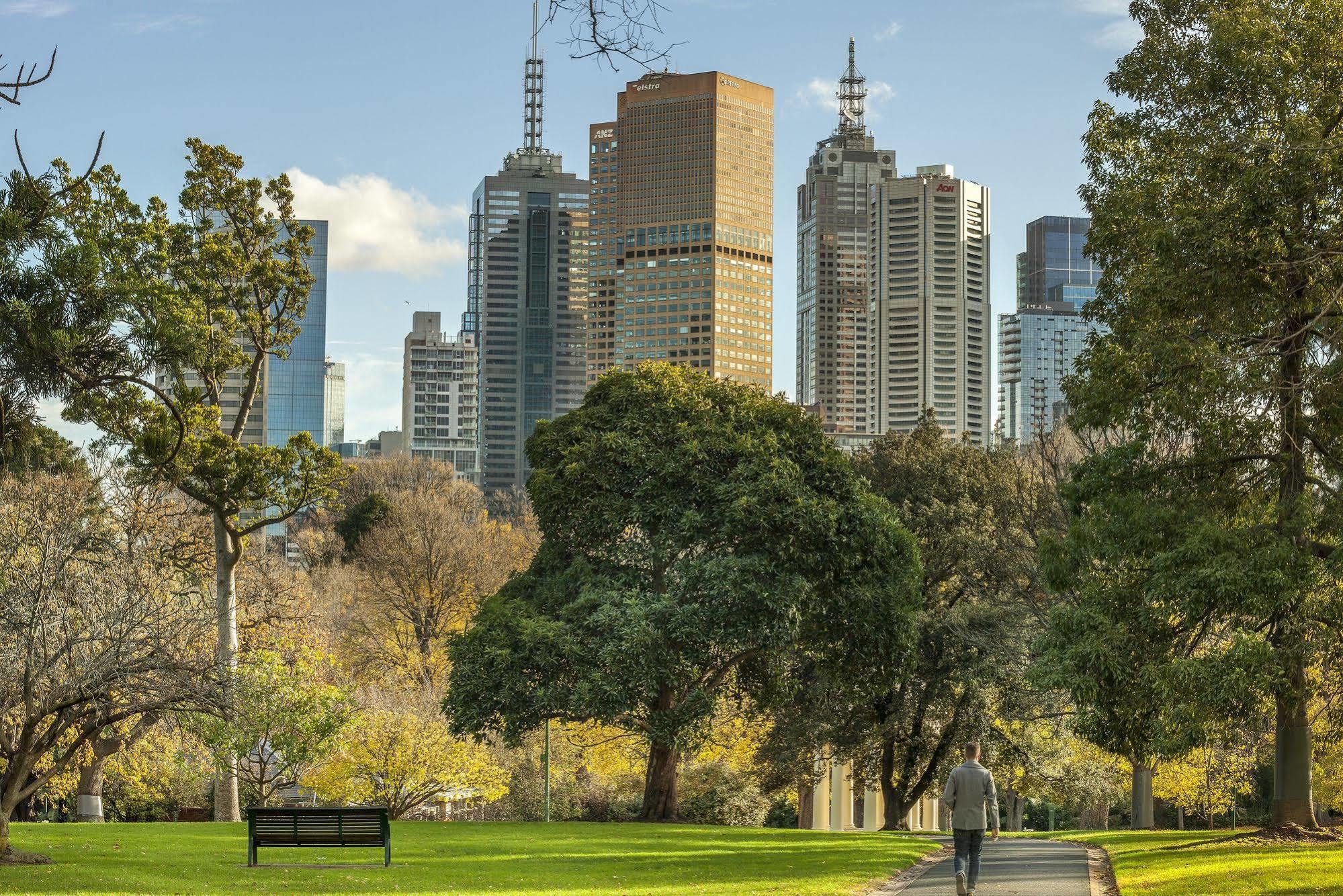Quest East Melbourne Aparthotel Екстериор снимка