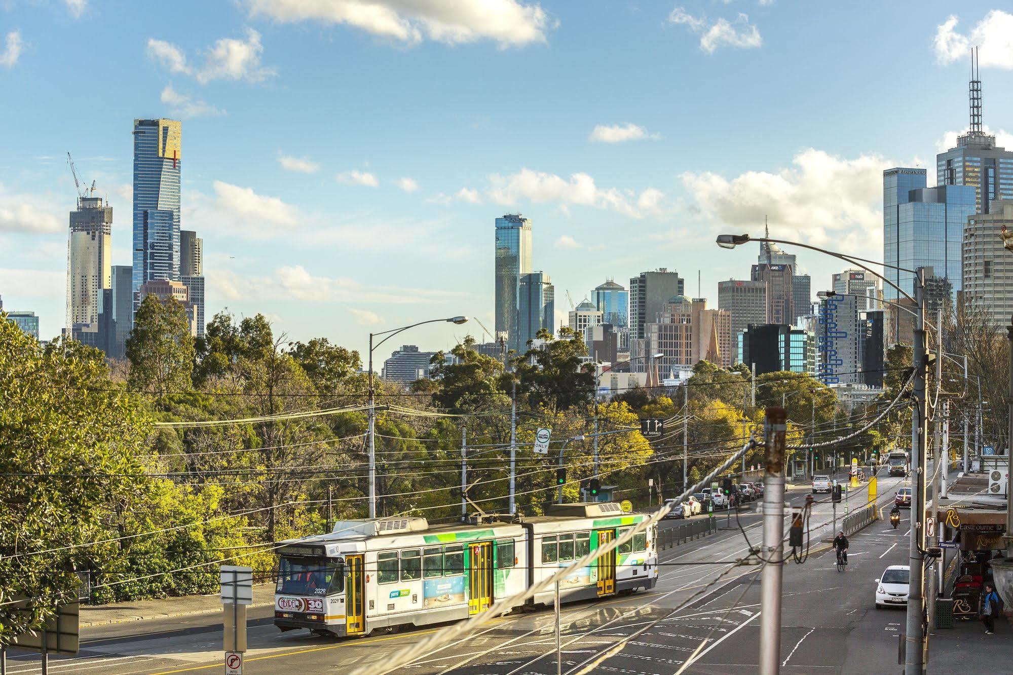 Quest East Melbourne Aparthotel Екстериор снимка